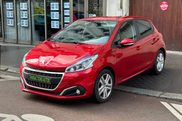 PEUGEOT 208