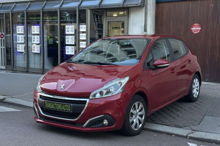 PEUGEOT  208