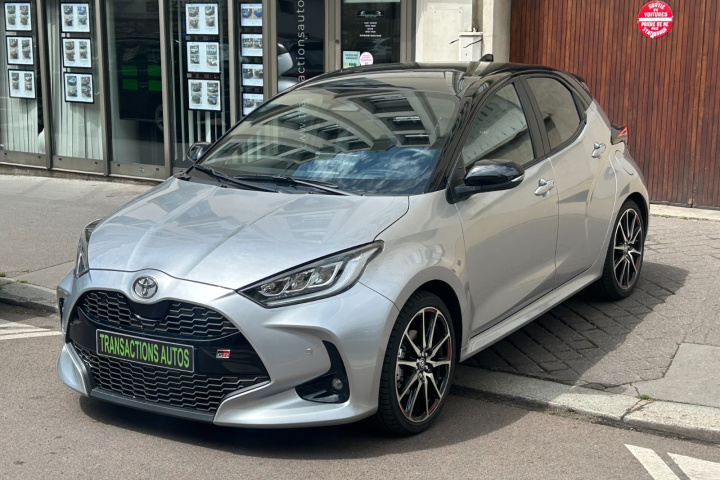 TOYOTA YARIS HYBRIDE MY22