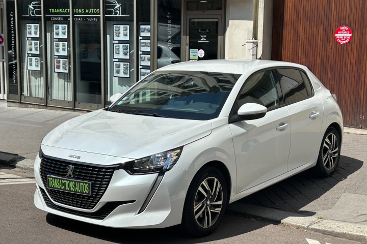 PEUGEOT 208