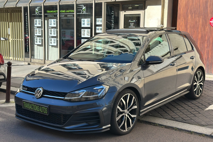 VOLKSWAGEN GOLF
