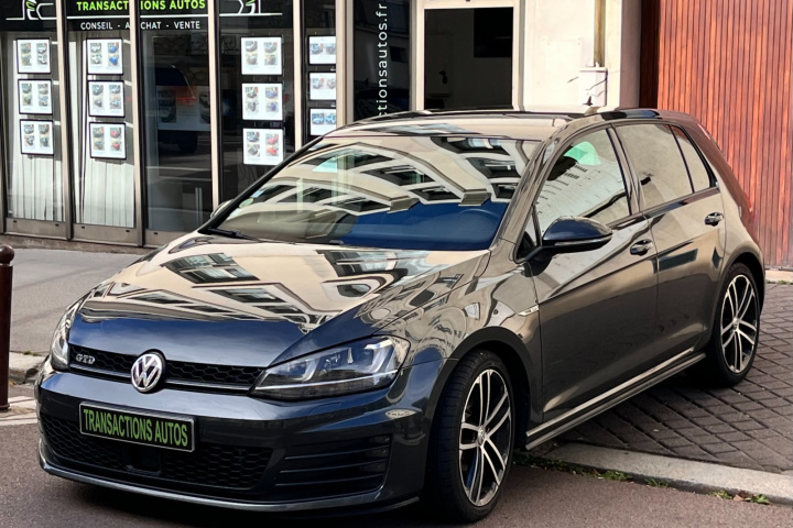 VOLKSWAGEN GOLF