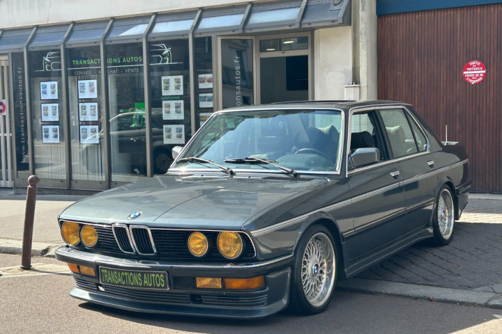 BMW SERIE 528 i