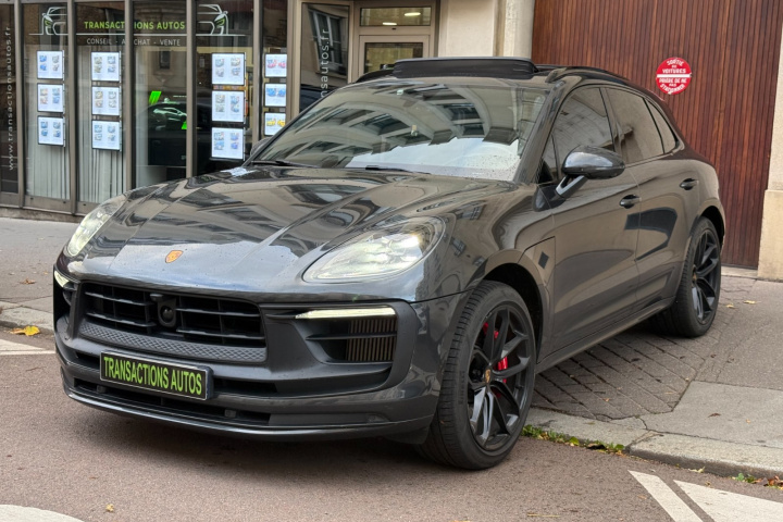 PORSCHE MACAN