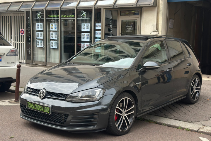 VOLKSWAGEN GOLF