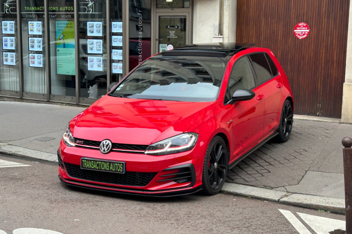 VOLKSWAGEN GOLF