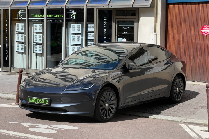 TESLA MODEL 3