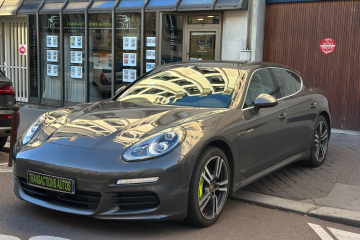 PORSCHE PANAMERA