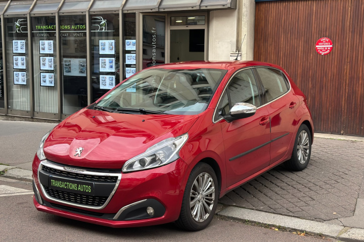 PEUGEOT 208