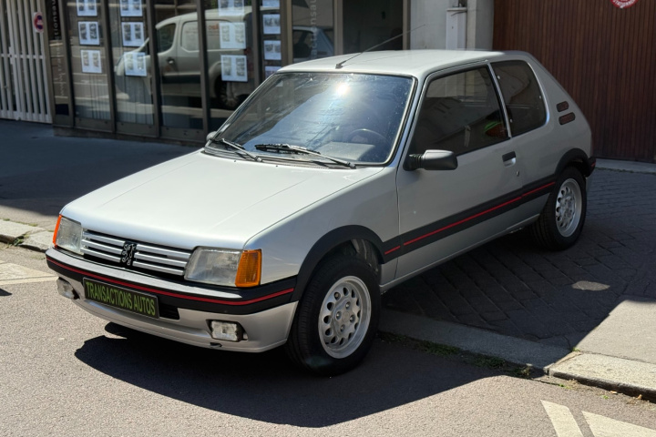 PEUGEOT 205