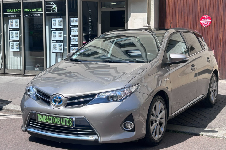 TOYOTA AURIS