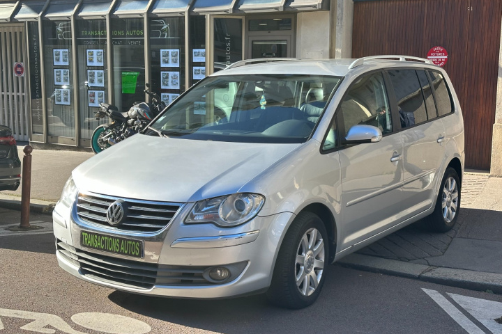 VOLKSWAGEN TOURAN